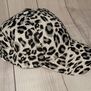 Stylish Black & white leopard print NWOT